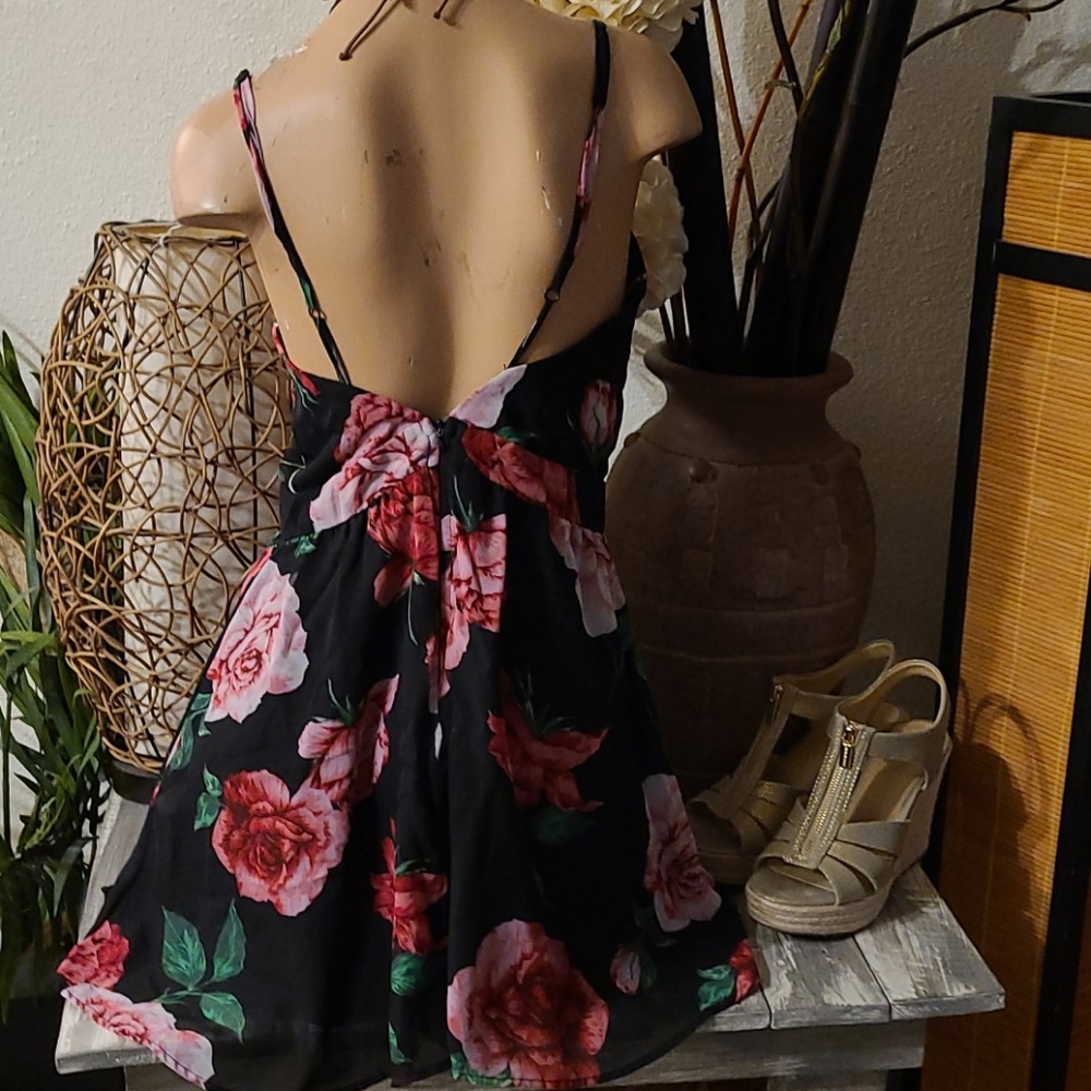 CHARLOTTE RUSSE SUMMER MED MULTI ROMPER - Picture 14 of 16
